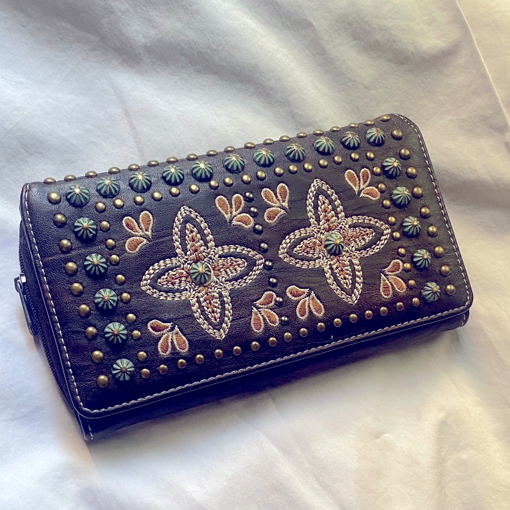 Montana West Embroidered Wallet Like New 🌻
